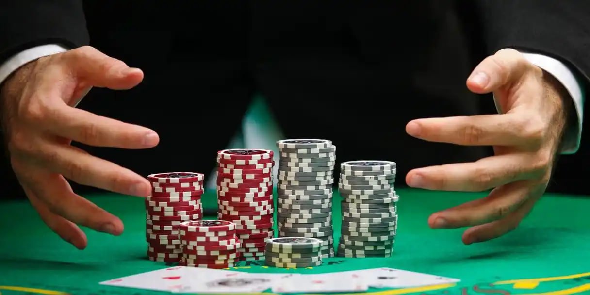 Filipino player enjoying live bingo draws on phpark login mobile browser